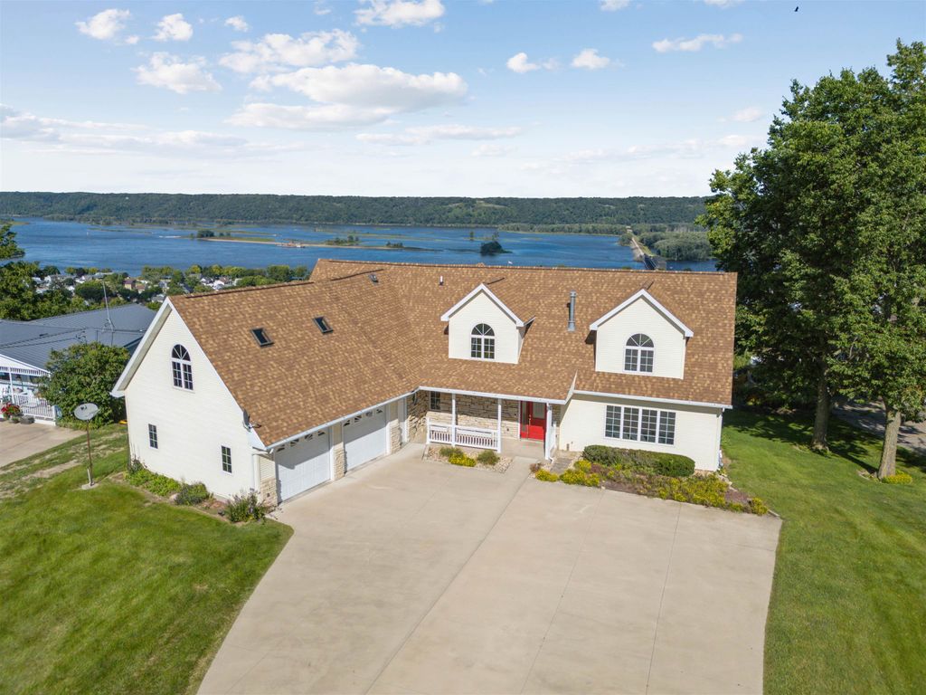 Photo of 1023 Acre Street St, Guttenberg, IA 52052 (MLS # 152864)