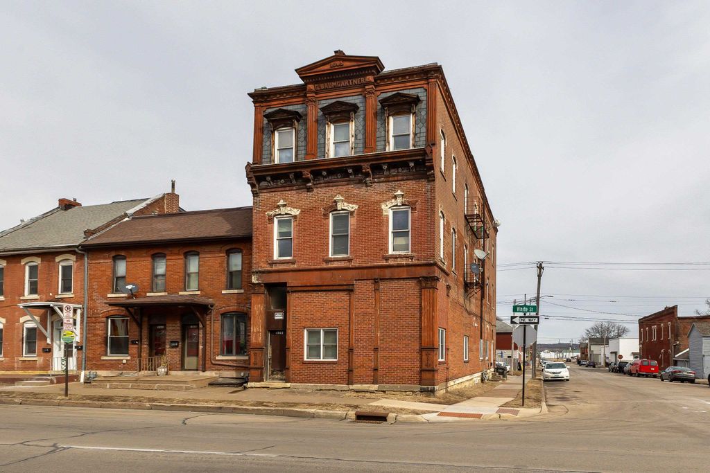 Photo of 1902 White Street, Dubuque, IA 52001 (MLS # 154066)