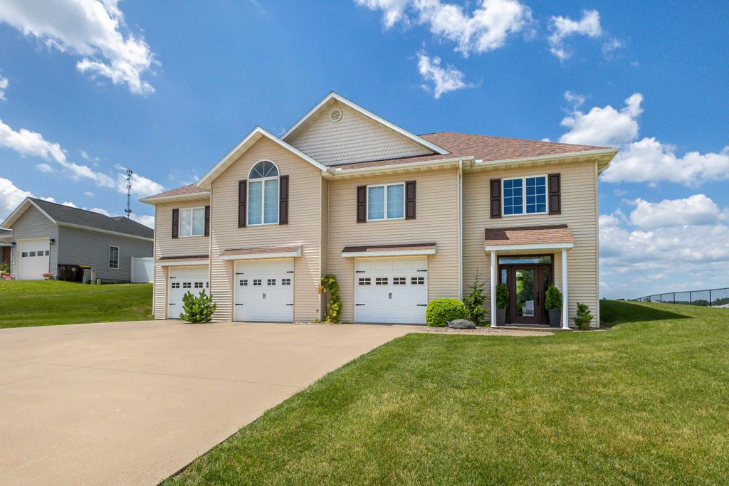 Photo of 1608 Timber Court, Maquoketa, IA 52060 (MLS # 152501)