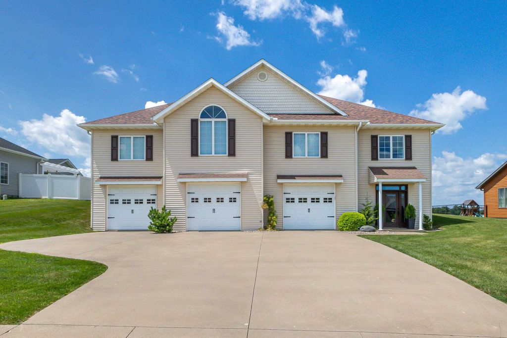 Photo of 1608 Timber Court, Maquoketa, IA 52060 (MLS # 152501)