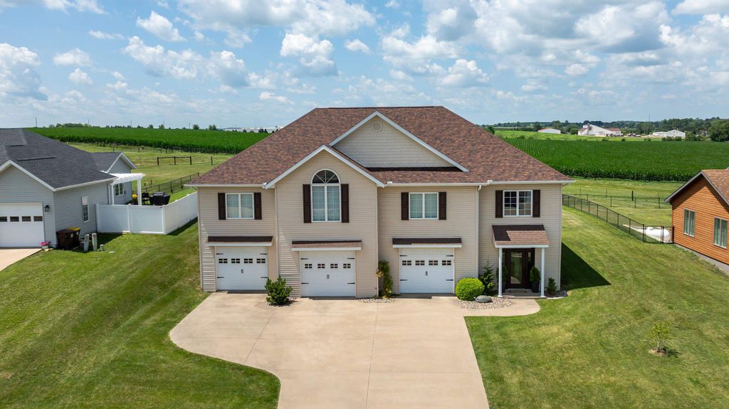 Photo of 1608 Timber Court, Maquoketa, IA 52060 (MLS # 152501)