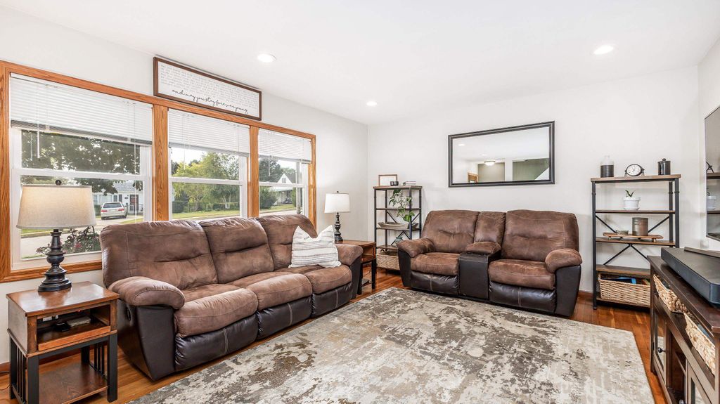 Photo of 995 Kane Street, Dubuque, IA 52001 (MLS # 153058)