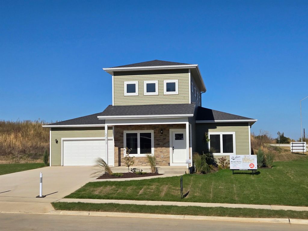 Photo of 2303 Tiffany Court, Dubuque, IA 52002 (MLS # 151878)