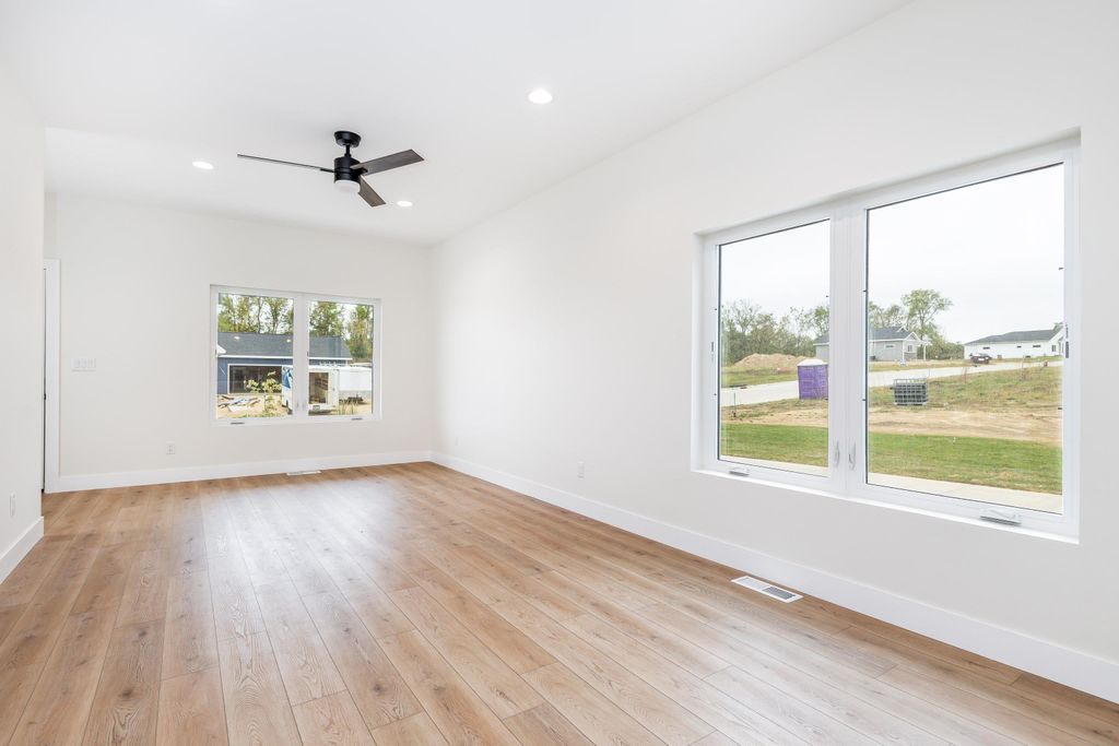 Photo of 2303 Tiffany Court, Dubuque, IA 52002 (MLS # 151878)