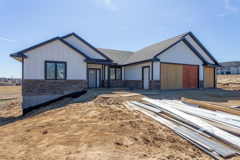 Photo of 14368 Keegan Court, Dubuque, IA 52002 (MLS # 154191)