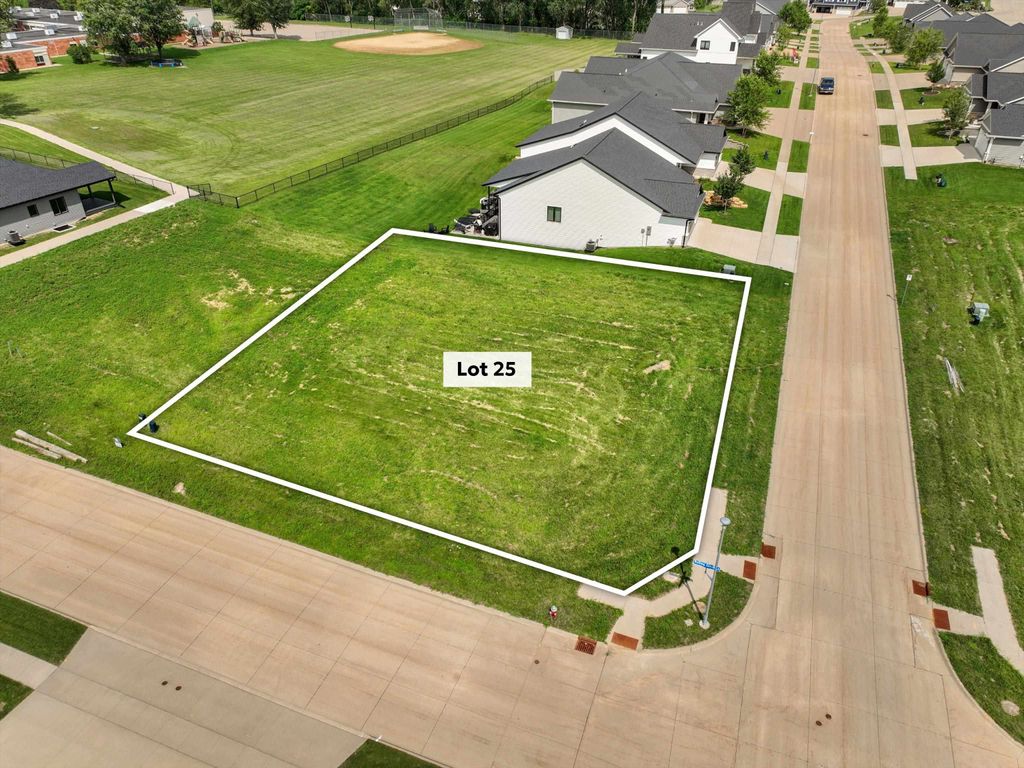 Photo of Lot 25 Rolling Creek Lane, Dubuque, IA 52003 (MLS # 152561)