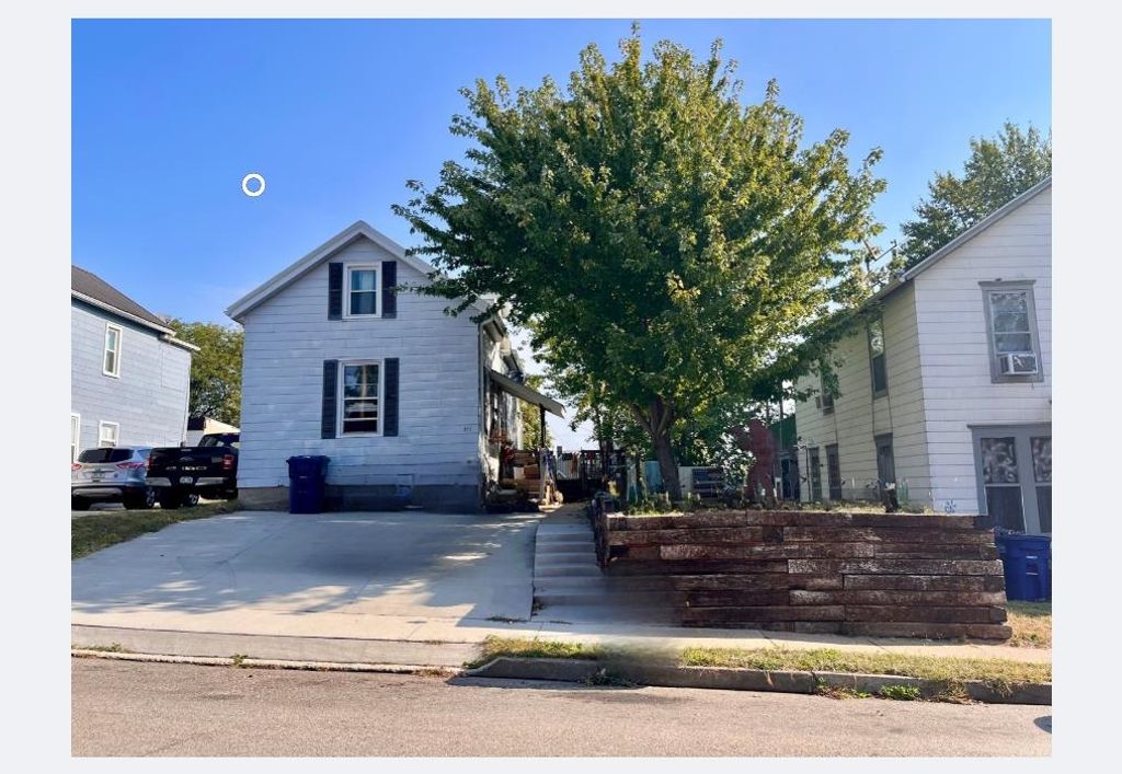 Photo of 271 Valeria Street, Dubuque, WI 52001 (MLS # 153868)