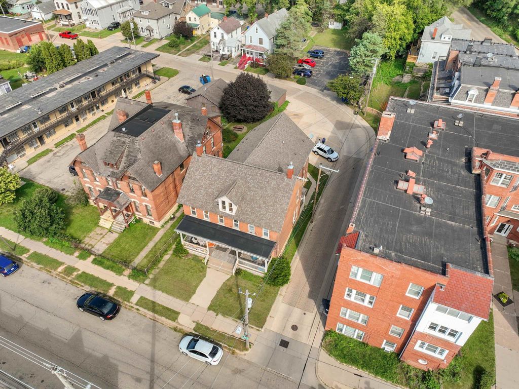 Photo of 251 W 17th Street, Dubuque, IA 52001 (MLS # 153313)