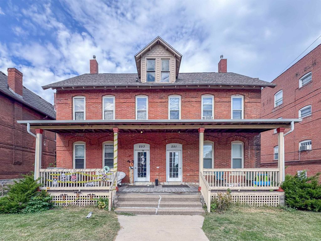 Photo of 251 W 17th Street, Dubuque, IA 52001 (MLS # 153313)