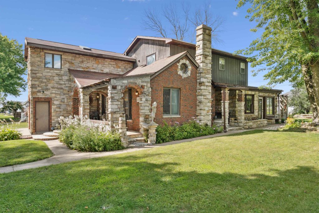 Photo of 203 3rd Ave SW Ave, Farley, IA 52046 (MLS # 152925)