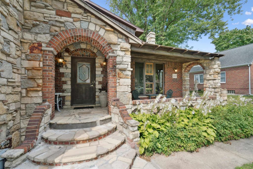 Photo of 203 3rd Ave SW Ave, Farley, IA 52046 (MLS # 152925)