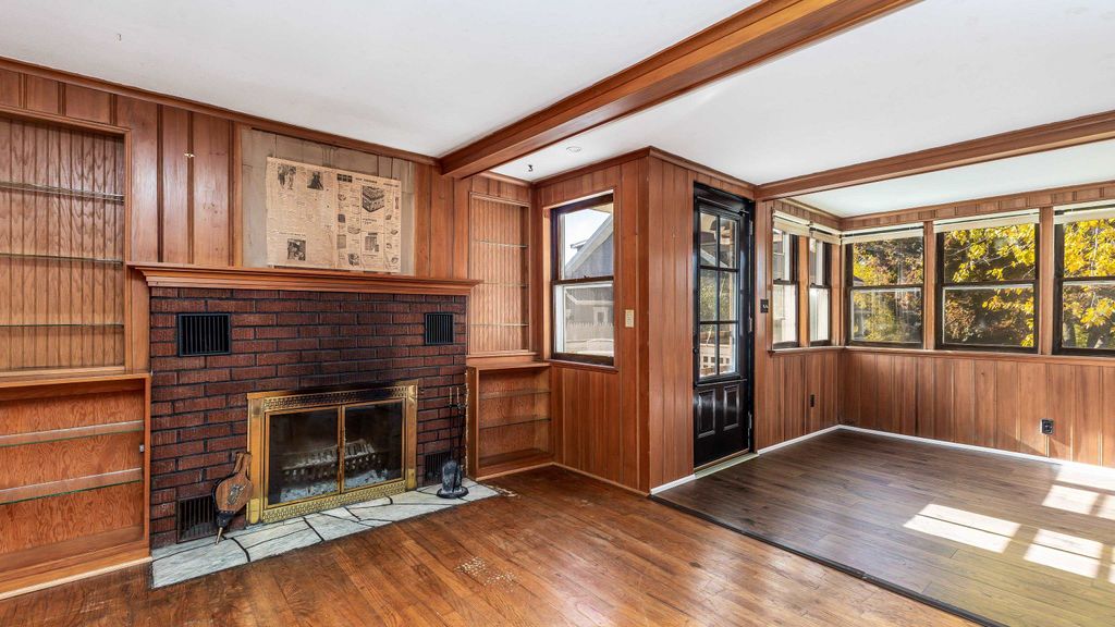 Photo of 1594 Wood Street, Dubuque, IA 52001 (MLS # 153443)