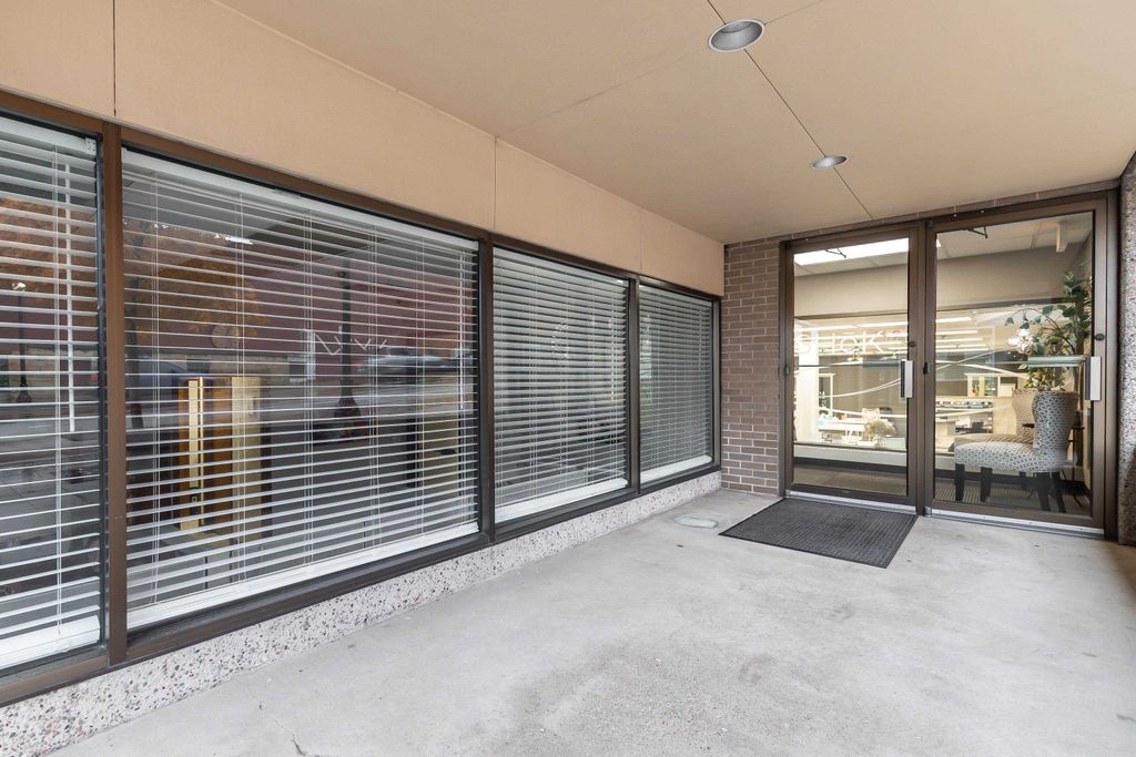 Photo of 890 Main Street Suite 1B St, Dubuque, IA 52001 (MLS # 153286)