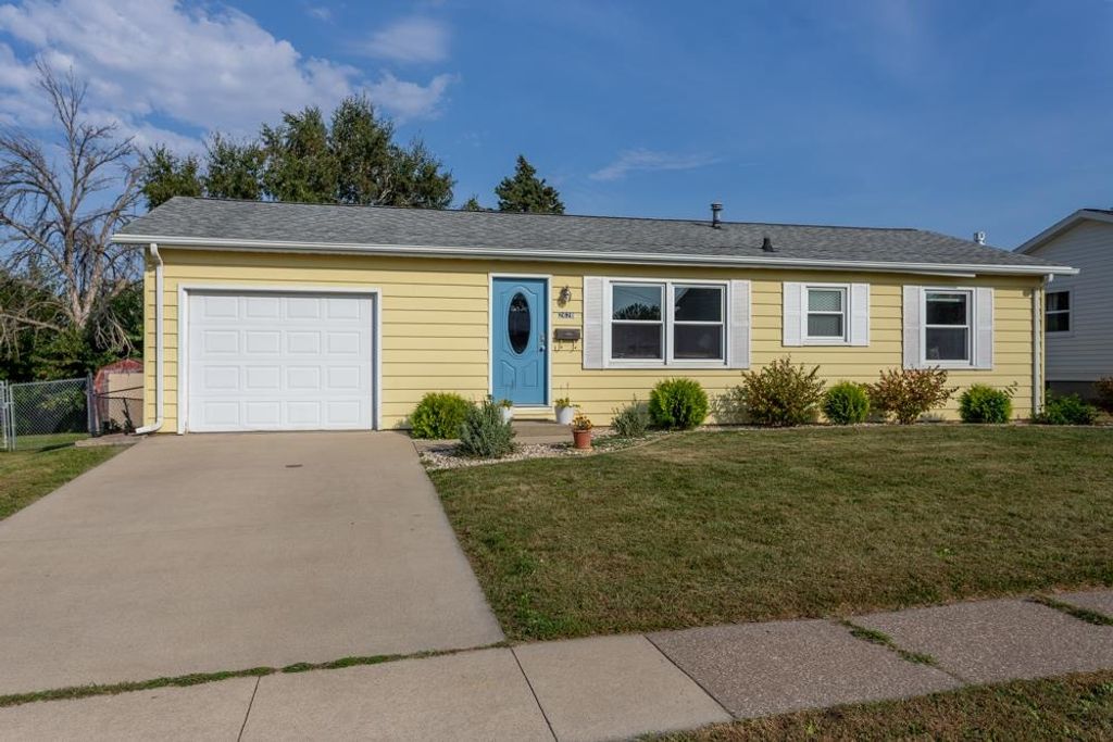 Photo of 2628 Dove Street, Dubuque, IA 52002 (MLS # 153056)