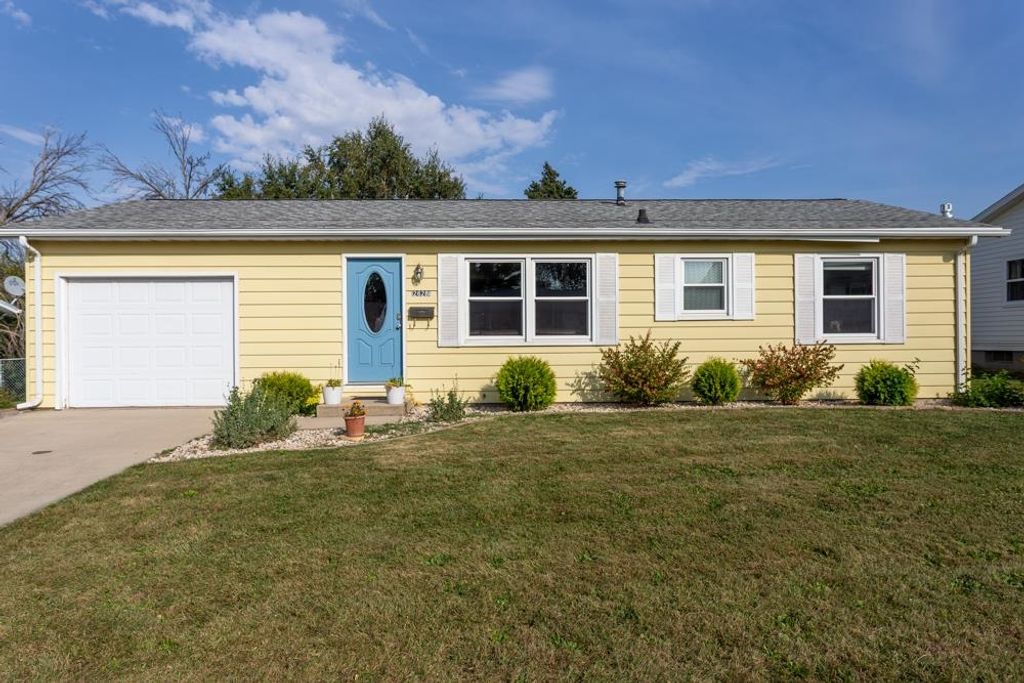 Photo of 2628 Dove Street, Dubuque, IA 52002 (MLS # 153056)