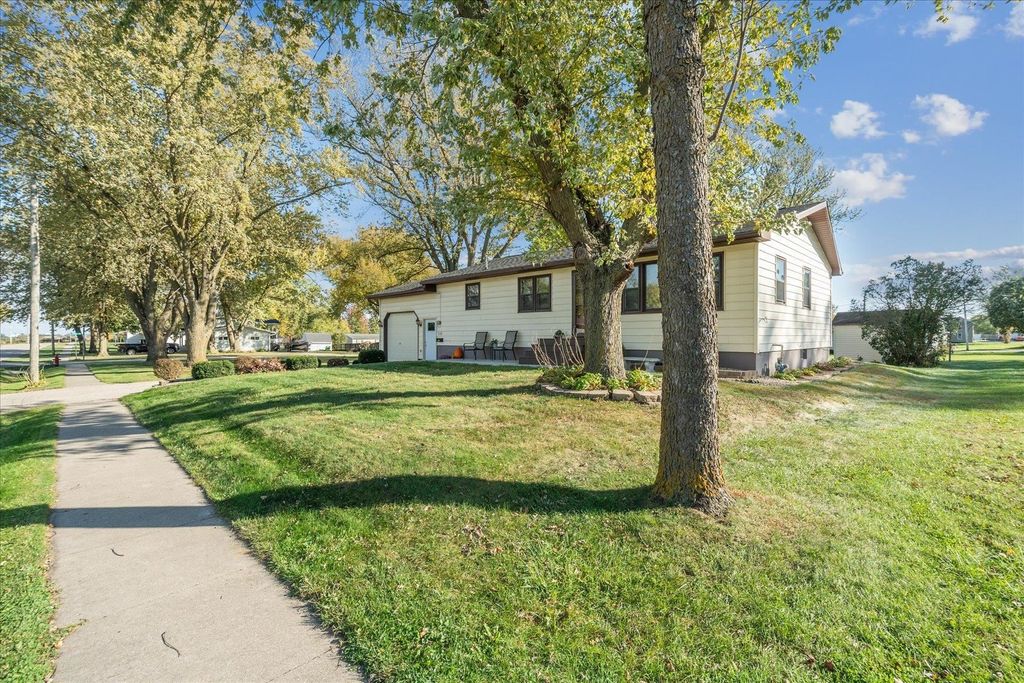Photo of 516 Charlotte Street, Earlville, IA 52041 (MLS # 153330)