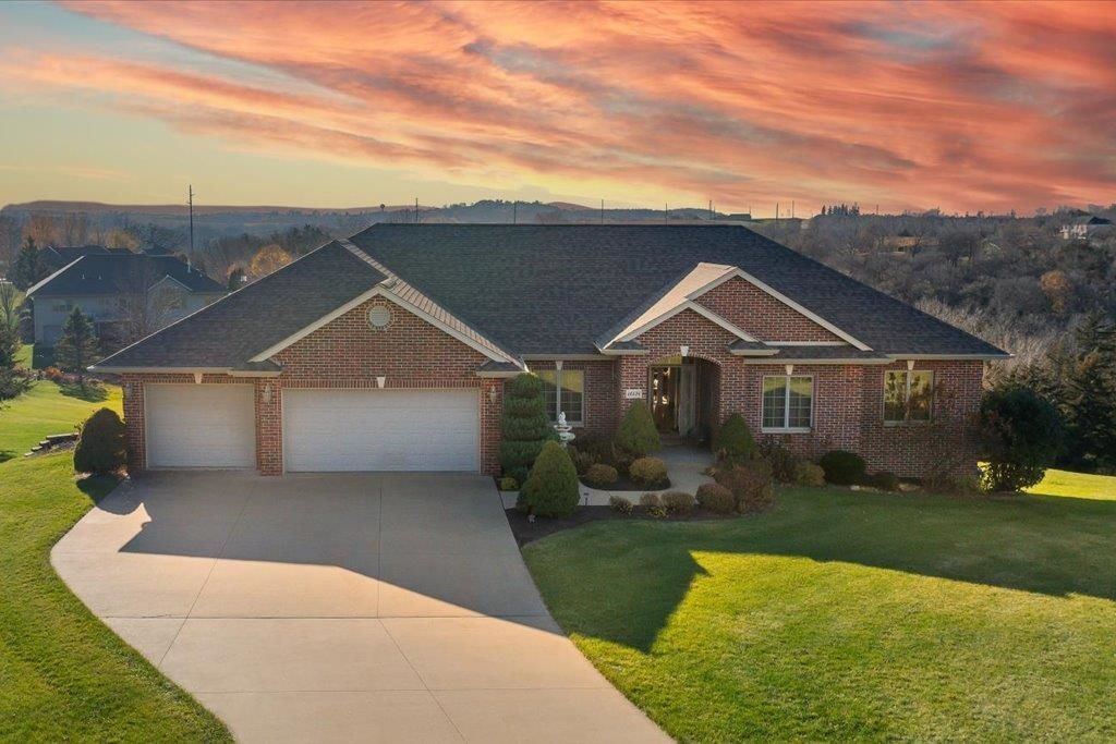 Photo of 14136 Cypress Point, Dubuque, IA 52002 (MLS # 153470)