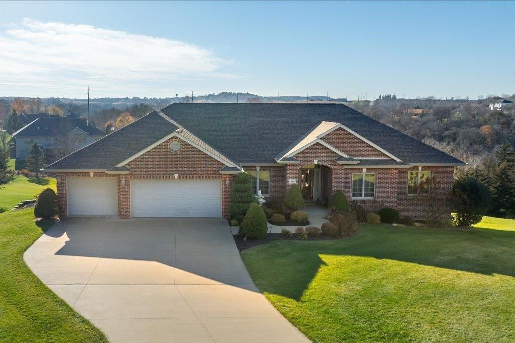 Photo of 14136 Cypress Point, Dubuque, IA 52002 (MLS # 153470)