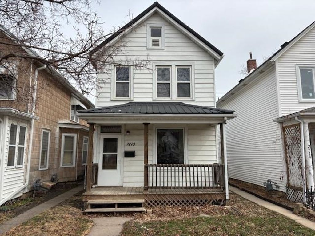 Photo of 2718 Washington Street, Dubuque, IA 52001 (MLS # 154196)
