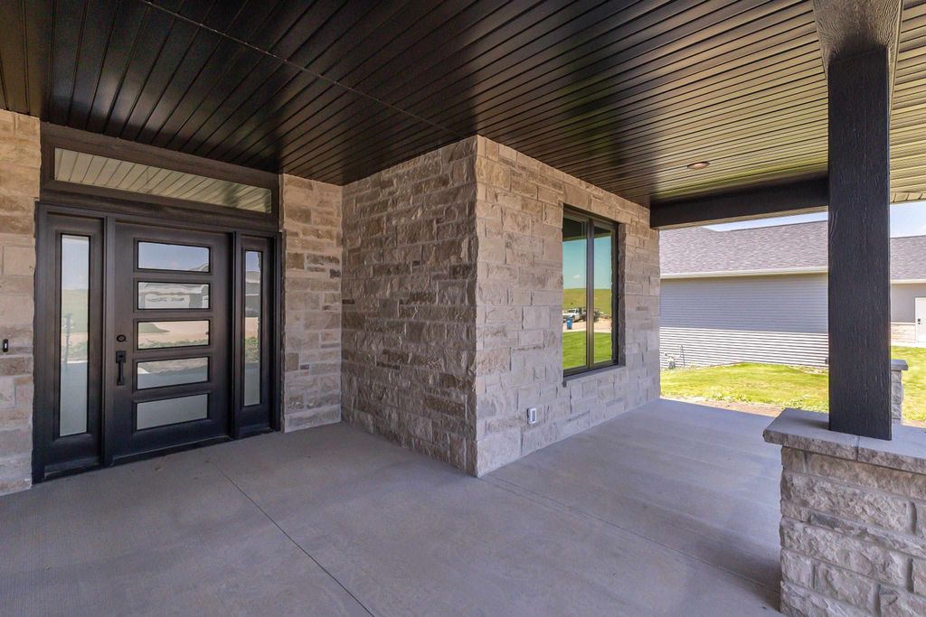 Photo of 136 Jack Oak Drive SE Dr, Cascade, IA 52033 (MLS # 152334)