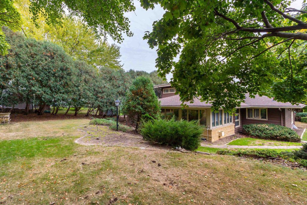 Photo of 1725 Plymouth Court, Dubuque, IA 52003 (MLS # 153264)
