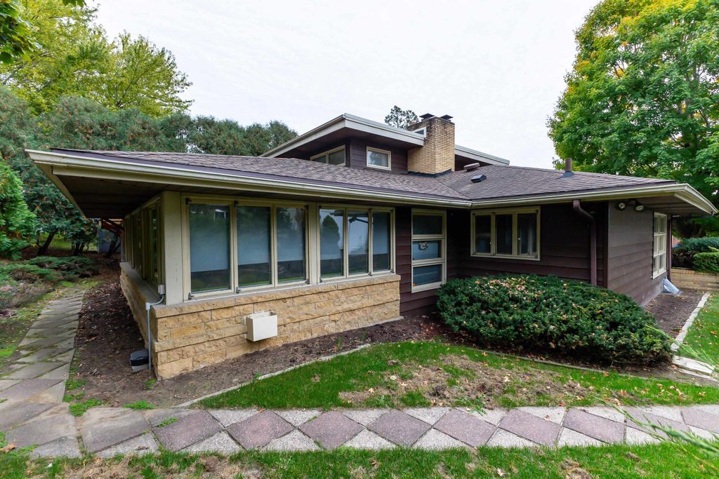 Photo of 1725 Plymouth Court, Dubuque, IA 52003 (MLS # 153264)