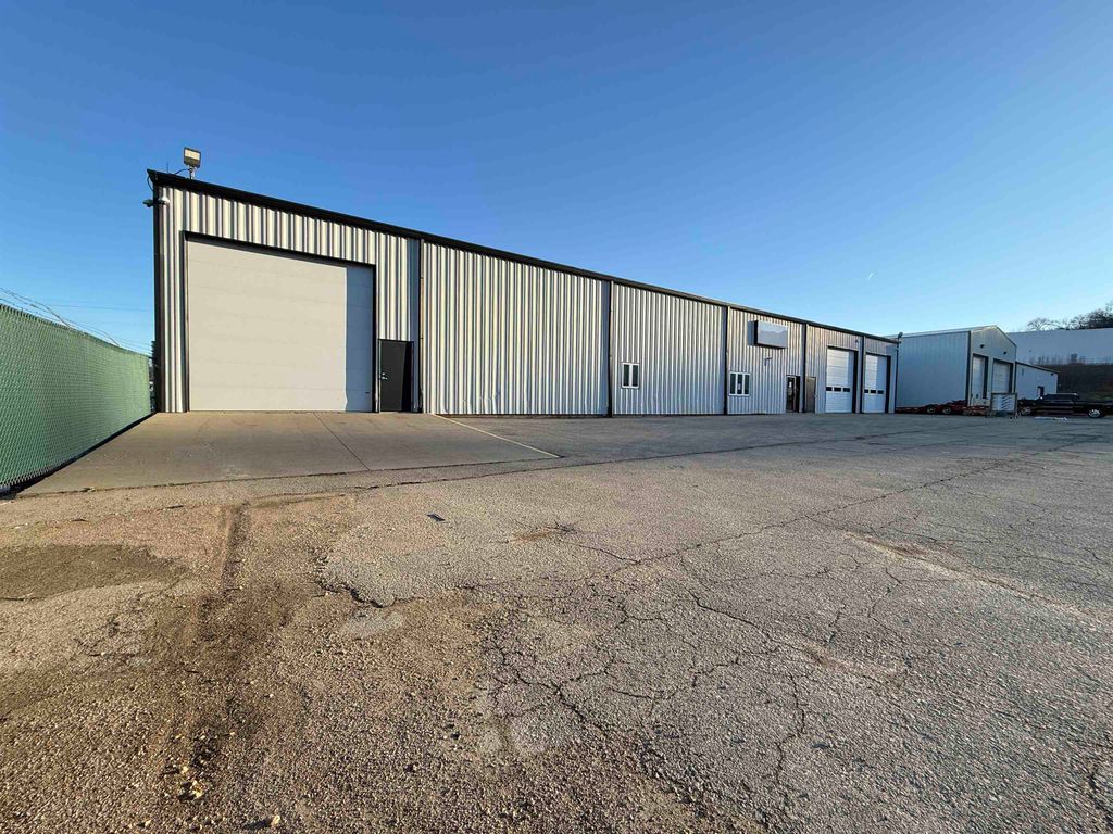 Photo of 10435 Bronzewood Drive, Dubuque, IA 52003 (MLS # 153788)