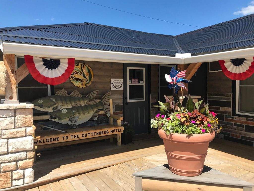 Photo of 927 S 52 Highway, Guttenberg, IA 52052 (MLS # 151857)