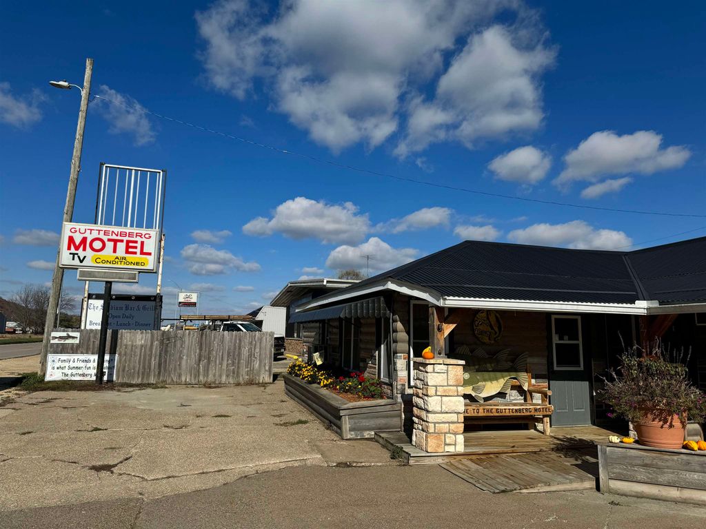 Photo of 927 S 52 Highway, Guttenberg, IA 52052 (MLS # 151857)