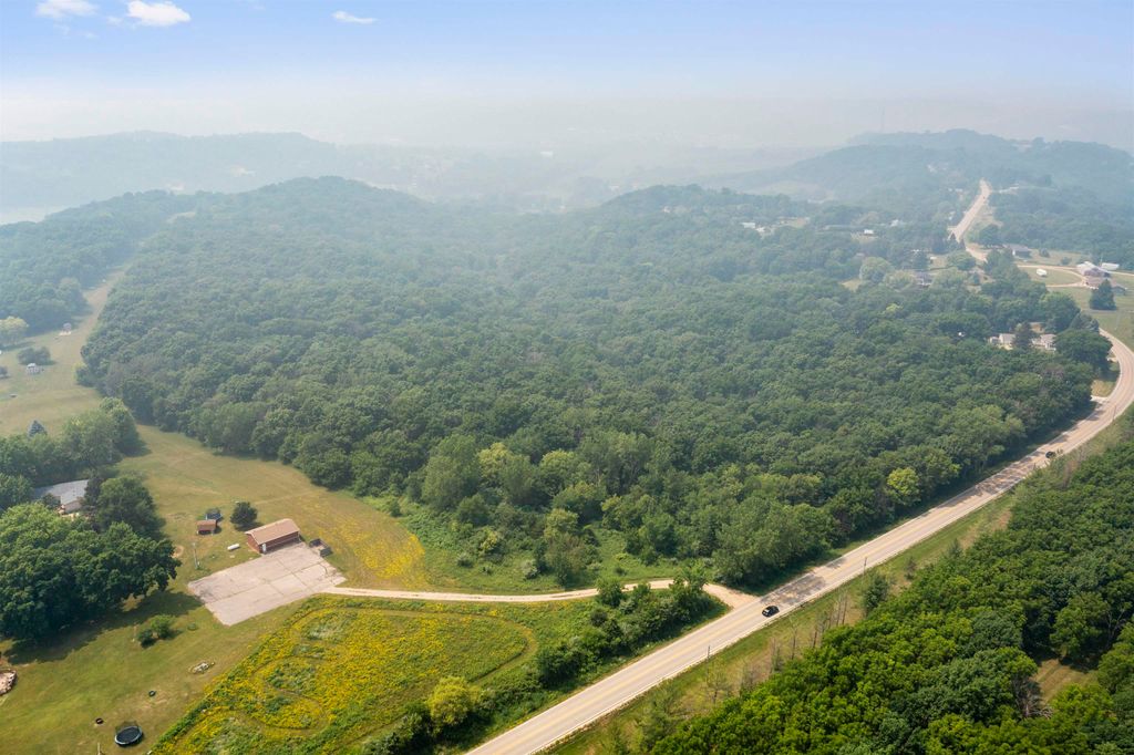 Photo of 0 Olde Davenport Road, Dubuque, IA 52003 (MLS # 147533)