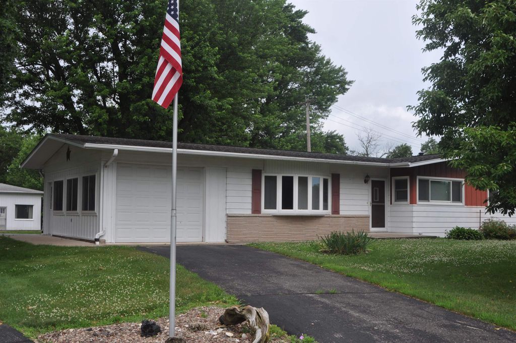 Photo of 30154 395th Ave Avenue, Bellevue, IA 52031 (MLS # 152585)