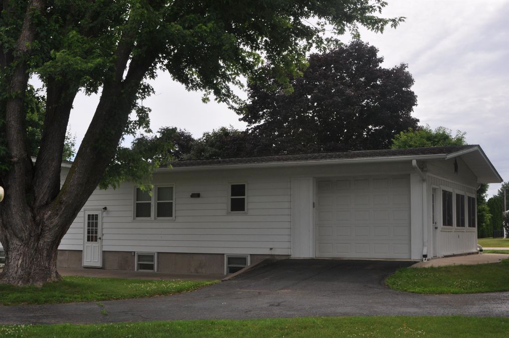 Photo of 30154 395th Ave Avenue, Bellevue, IA 52031 (MLS # 152585)