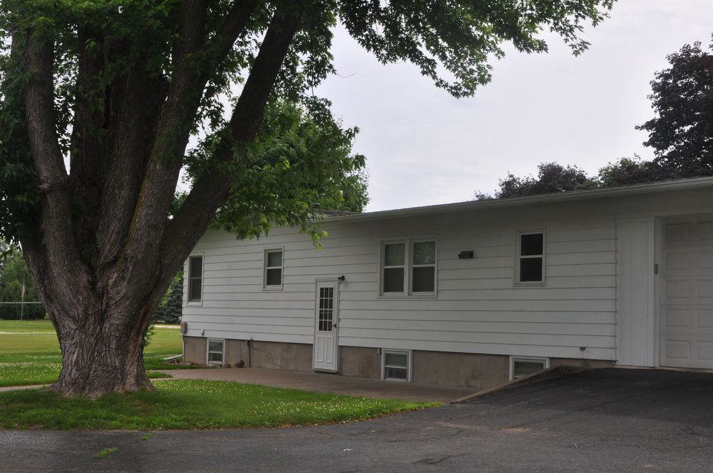 Photo of 30154 395th Ave Avenue, Bellevue, IA 52031 (MLS # 152585)