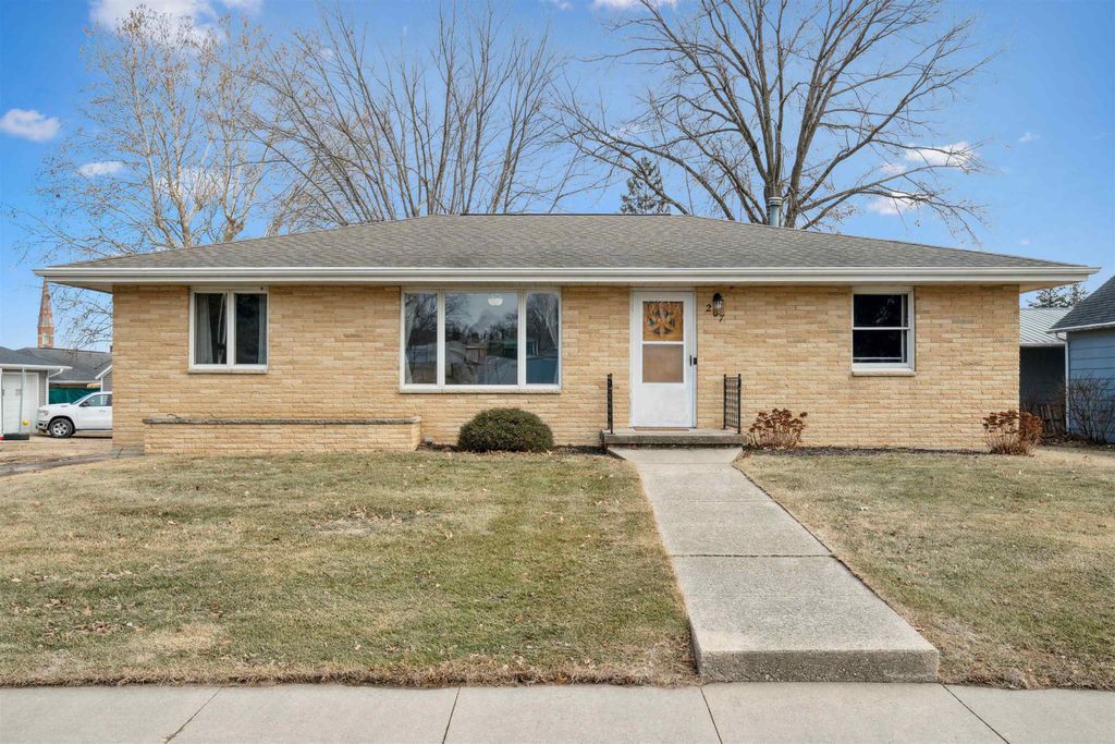 Photo of 207 SW Arthur Street, Cascade, IA 52033 (MLS # 153961)