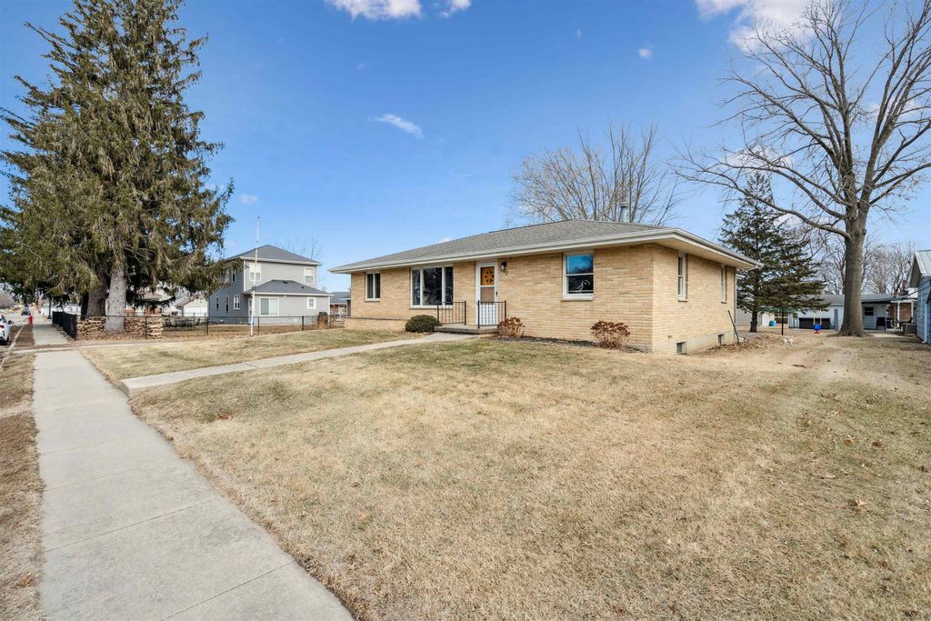 Photo of 207 SW Arthur Street, Cascade, IA 52033 (MLS # 153961)