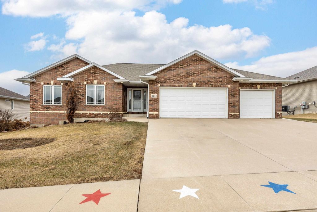 Photo of 2285 Julia Drive, Dubuque, IA 52002 (MLS # 154008)