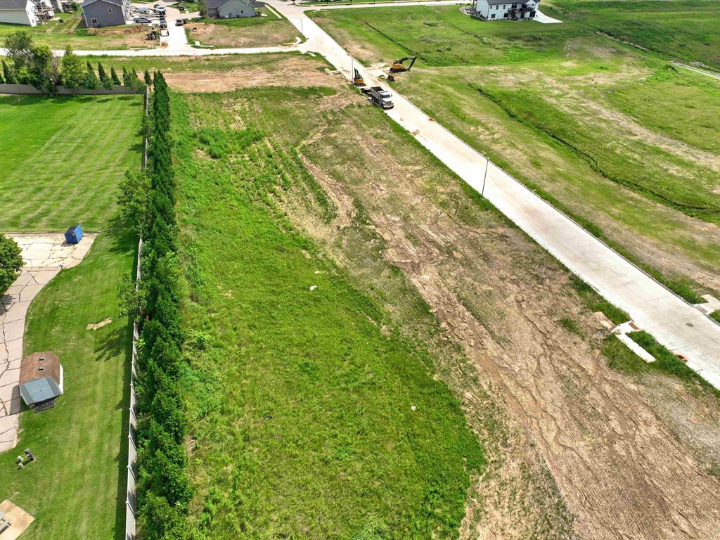 Photo of Lot 122 South Pointe Drive, Dubuque, IA 52003 (MLS # 152532)
