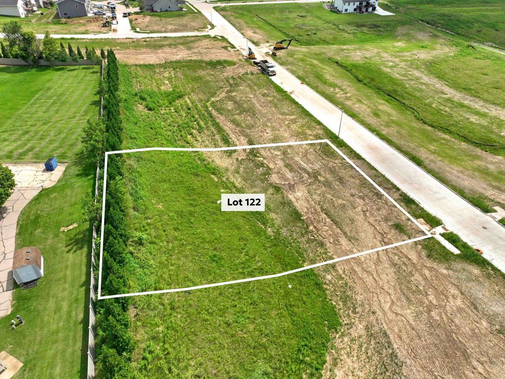 Photo of Lot 122 South Pointe Drive, Dubuque, IA 52003 (MLS # 152532)