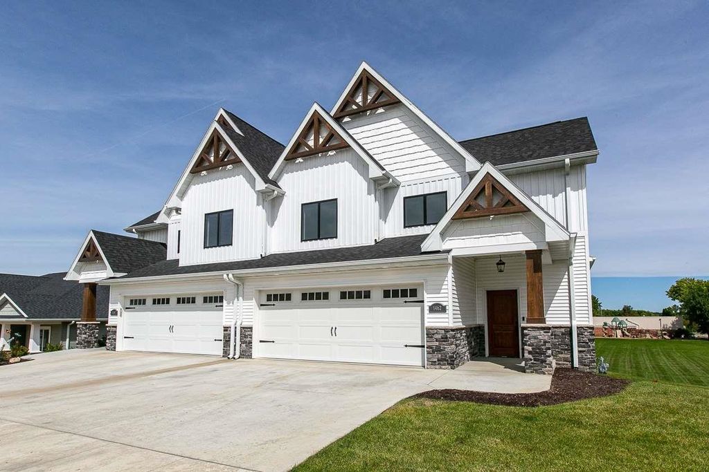 Photo of 1462 Autumn Ridge Lane, Dubuque, IA 52003 (MLS # 153944)