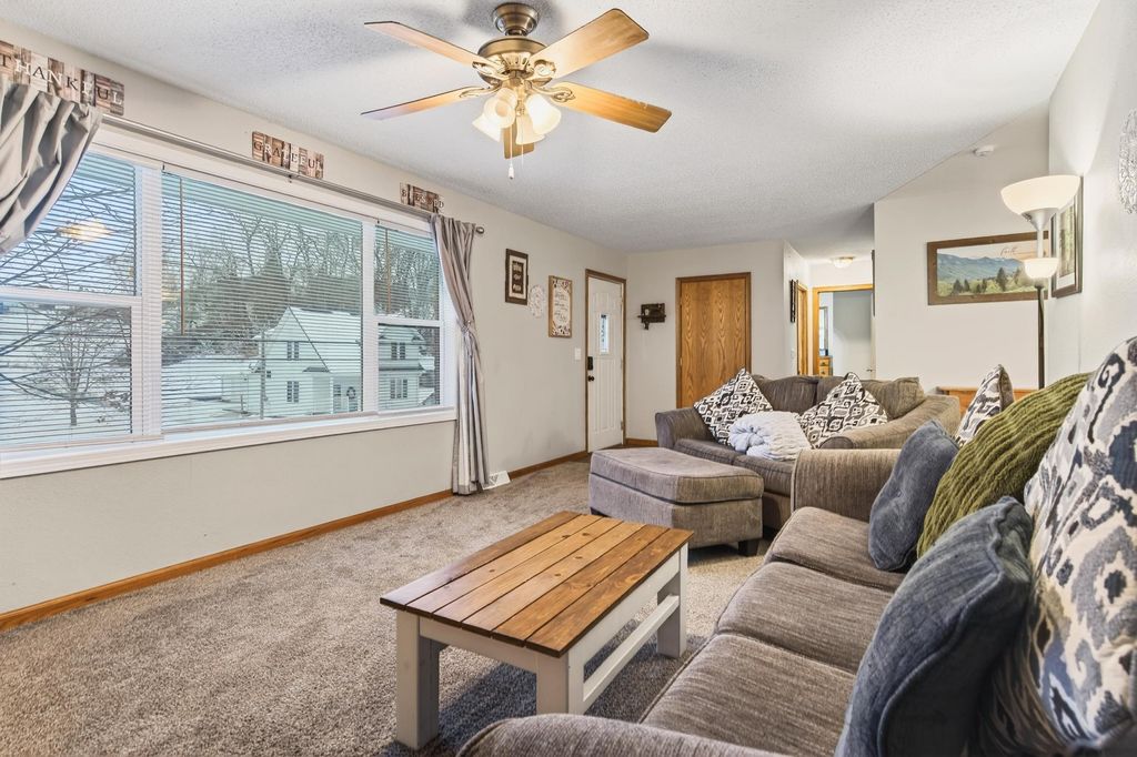 Photo of 3067 Shiras Avenue, Dubuque, IA 52003 (MLS # 153593)