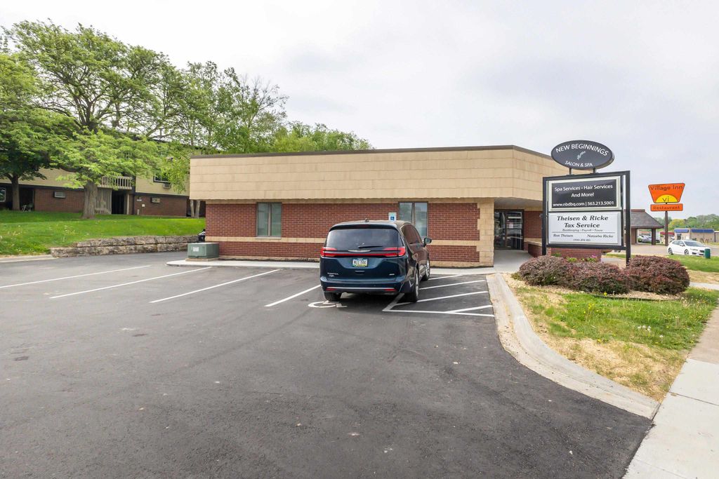 Photo of 1950 John F Kennedy Road, Dubuque, IA 52002 (MLS # 152280)