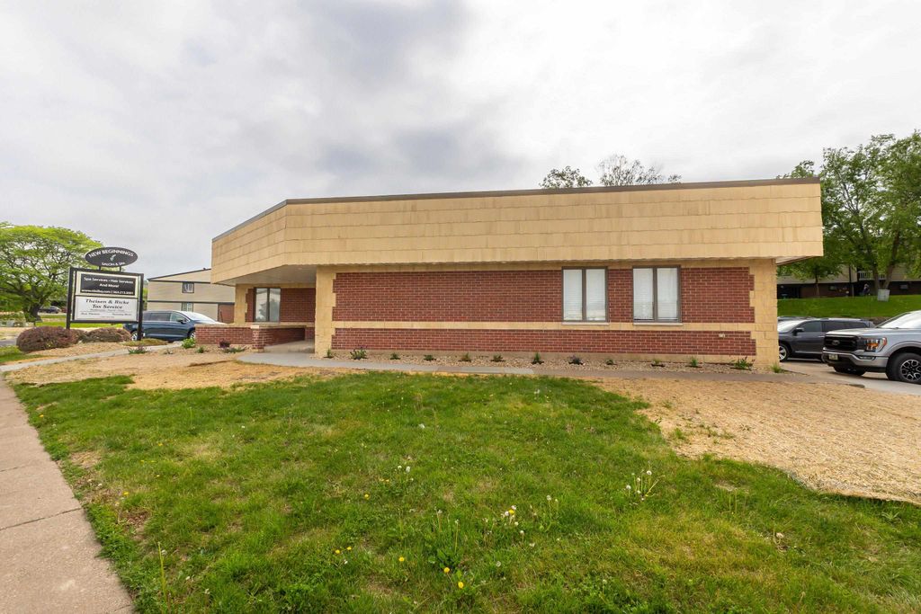 Photo of 1950 John F Kennedy Road, Dubuque, IA 52002 (MLS # 152280)