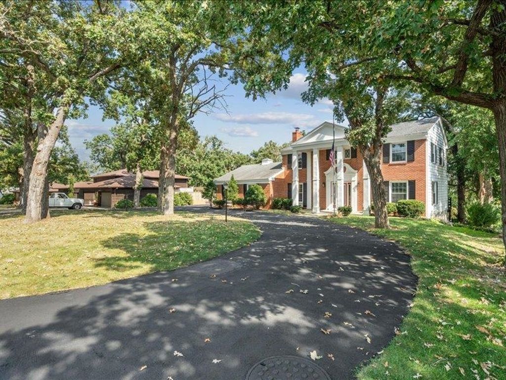 Photo of 1310 SW 3rd Street, Dyersville, IA 52040 (MLS # 153013)