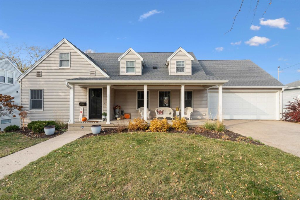 Photo of 2155 Simpson Street, Dubuque, IA 52003 (MLS # 153497)