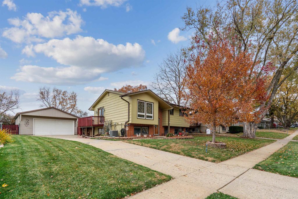 Photo of 805 John Clinton Drive, Carlisle, IA 50047 (MLS # 153478)