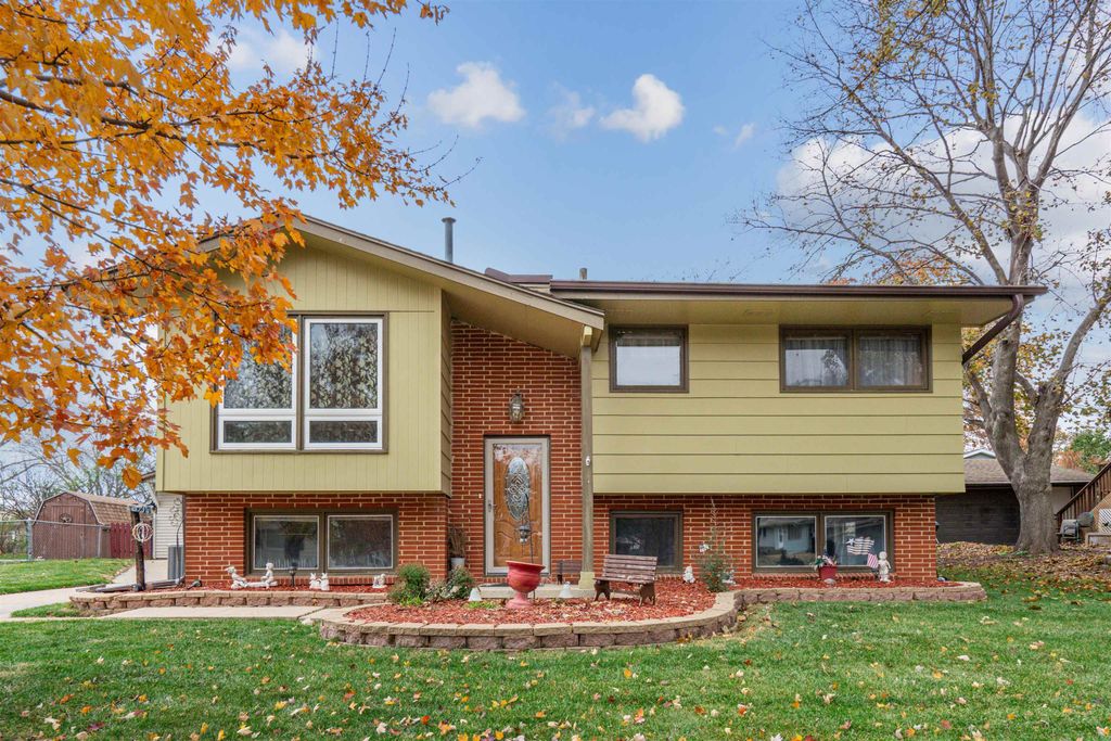 Photo of 805 John Clinton Drive, Carlisle, IA 50047 (MLS # 153478)