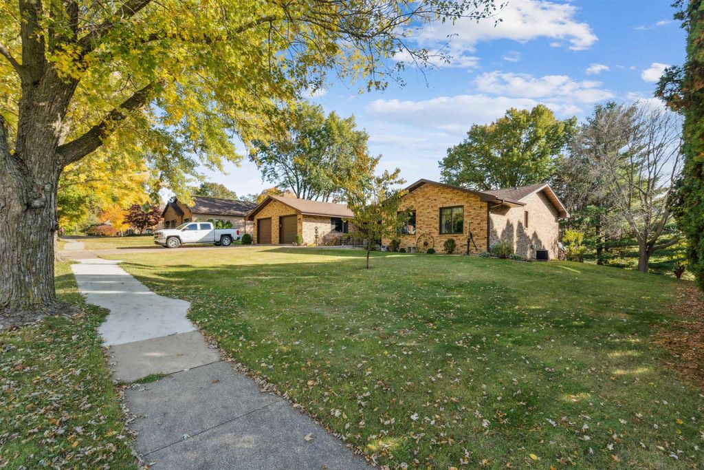 Photo of 3640 Seville Drive, Dubuque, IA 52002 (MLS # 153383)