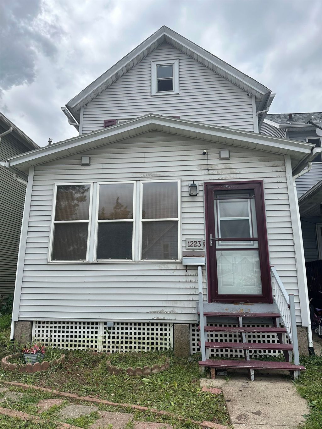 Photo of 1223 Lincoln Avenue, Dubuque, IA 52001 (MLS # 153895)