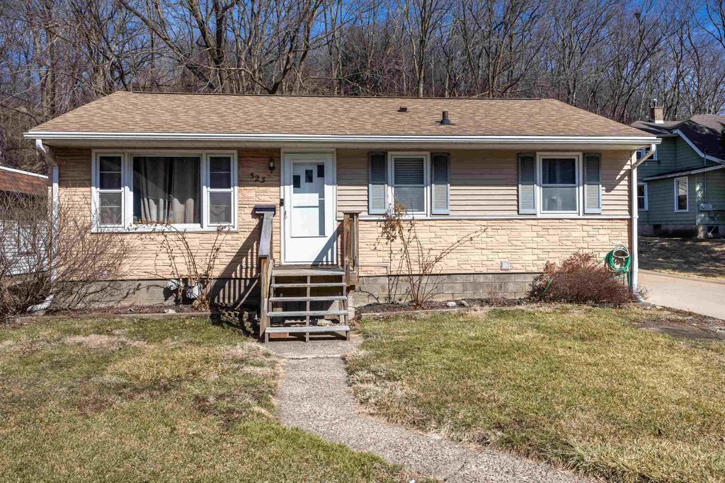 Photo of 523 Kaufmann Avenue, Dubuque, IA 52001 (MLS # 154120)