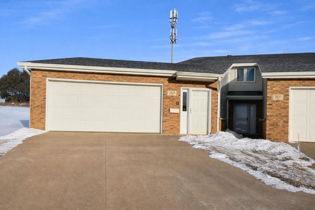 Photo of 2315 Pasadena Drive #70, Dubuque, IA 52001 (MLS # 153860)